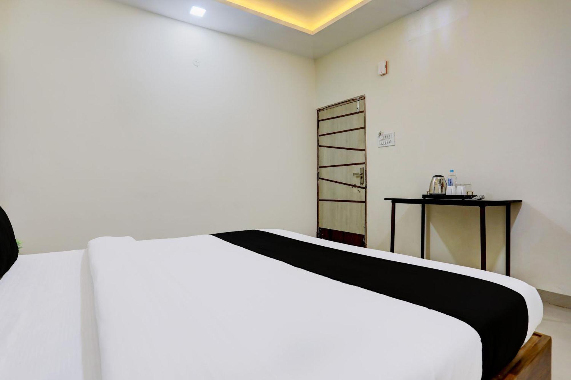 Hotel O Sb 47 Індаур Екстер'єр фото